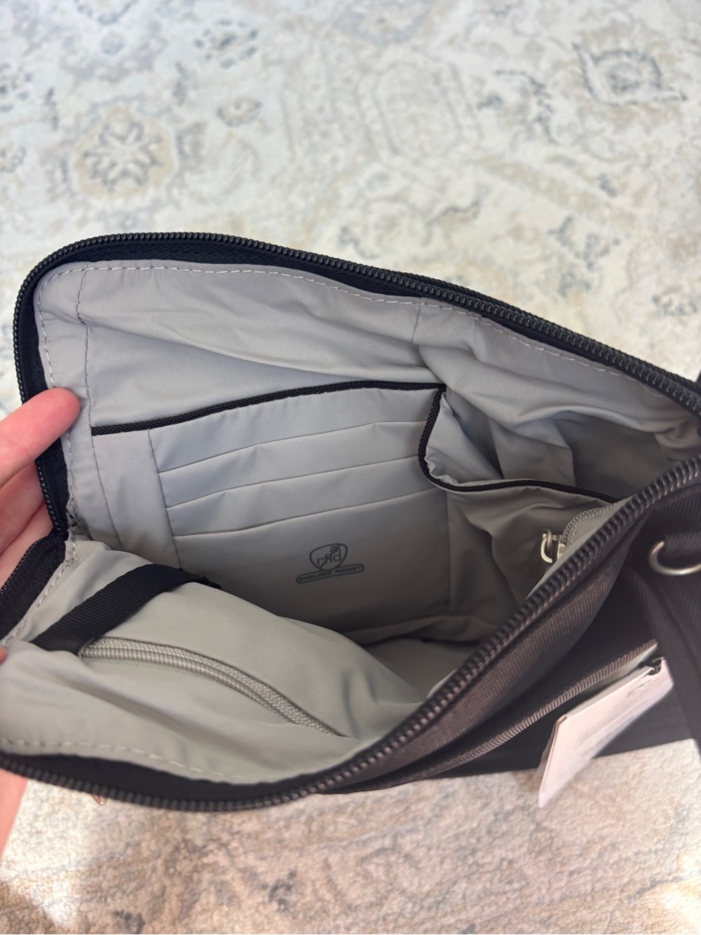 Anti-Theft Crossbody Bag - Black - Picture 3 of 4